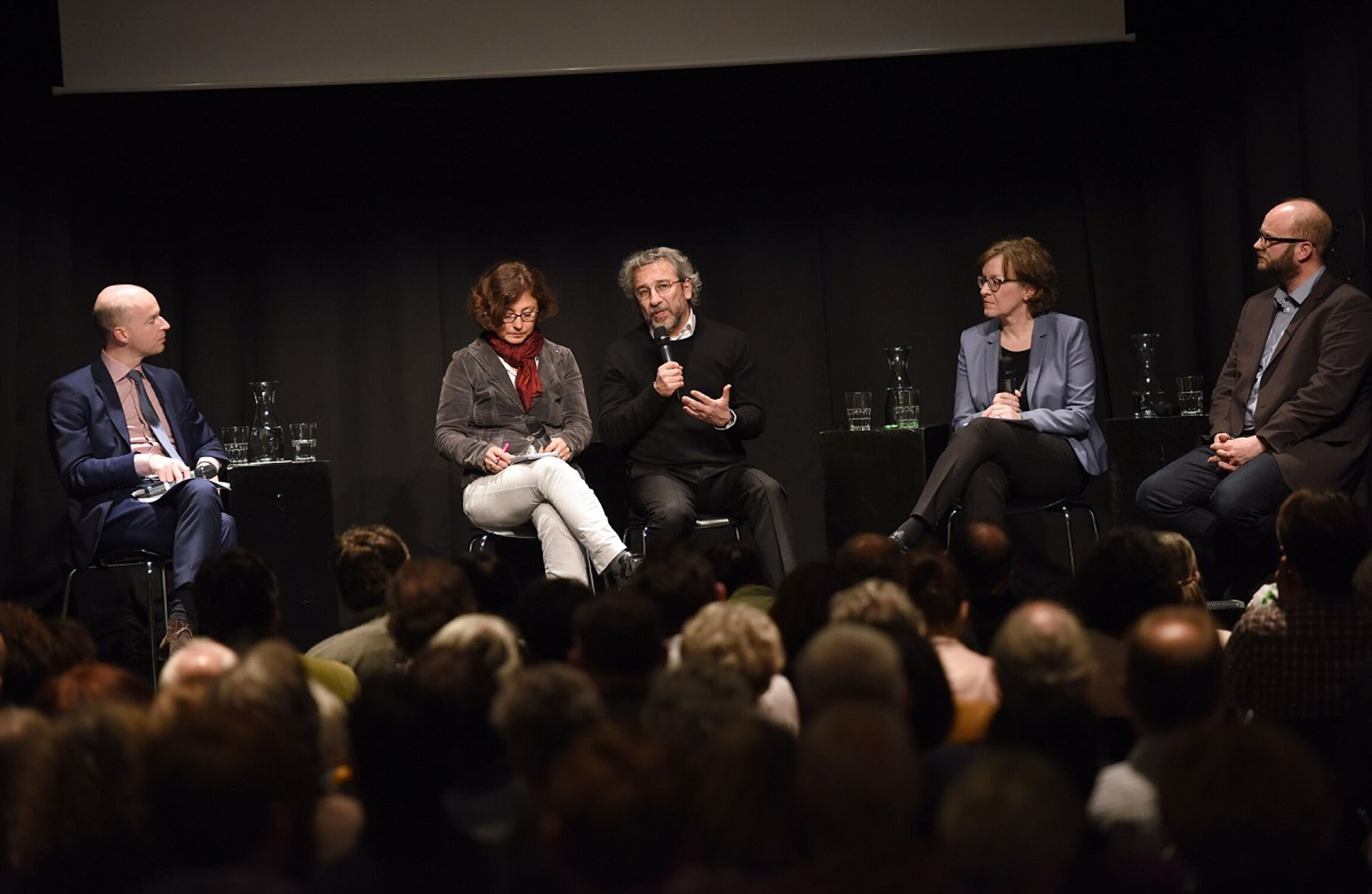 Foto der Veranstaltung Lebenslang für die Wahrheit mit Tim Göbel, Can Dündar, Birgit Degenhardt und David Schraven auf der Werkraum Bühne